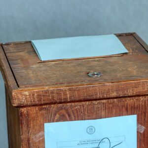 Wahlurne aus Holz